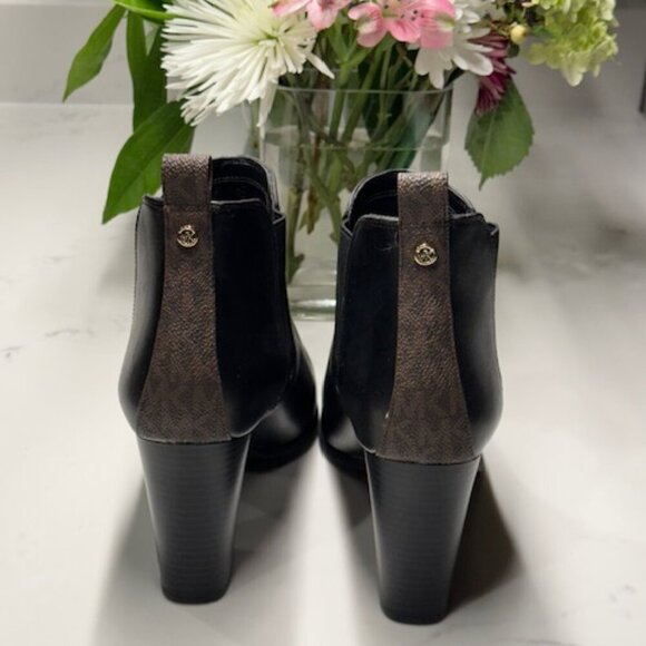New Michael Kors Women's Black Evaline Heeled Ankle Bootie Size 9.0 NWOT - Picture 4 of 9